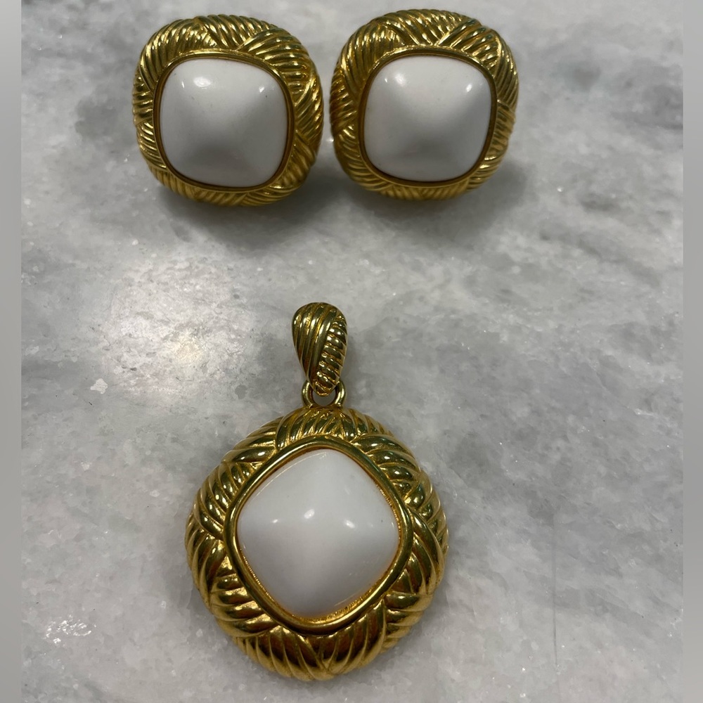 Vintage Estate Gold Basketweave and Enamel Pendant and Earrings Set